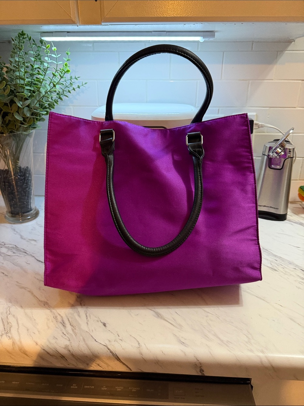 Source Unknown Magenta Tote with Black Handles
